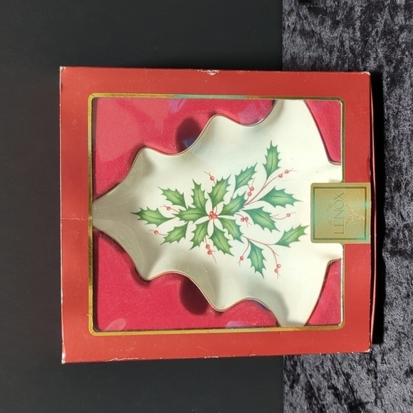 Vintage Lenox Holiday Tree Candy Dish w/Gold Rim and Holly w/Box - Picture 1 of 9